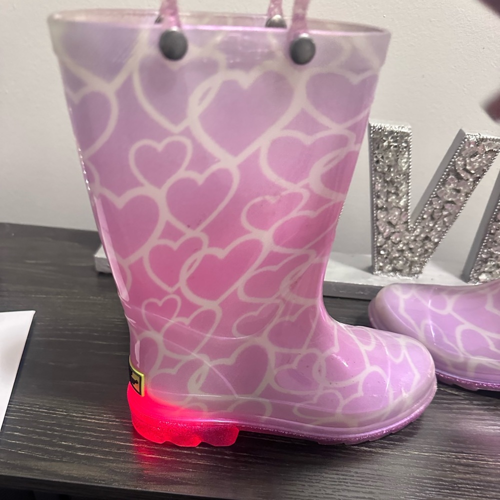 These little cute pink light up boots are so adorable. - Picture 2 of 6